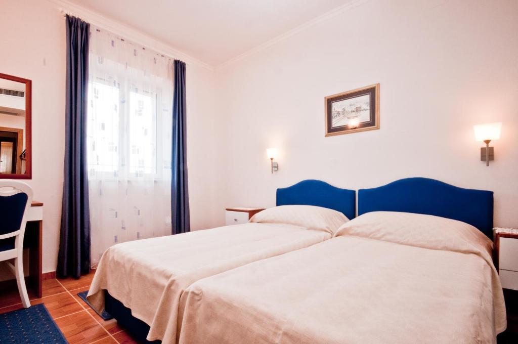 Apartments Barba Petra Dvori Sumartin Rum bild
