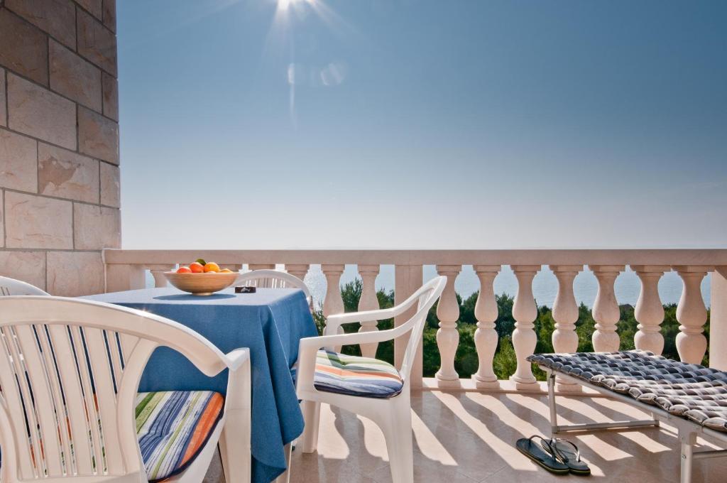 Apartments Barba Petra Dvori Sumartin Rum bild
